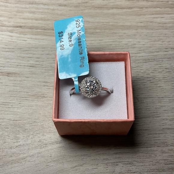 0.81 CAROT ROUND HALO CUT RING - Picture 2 of 6